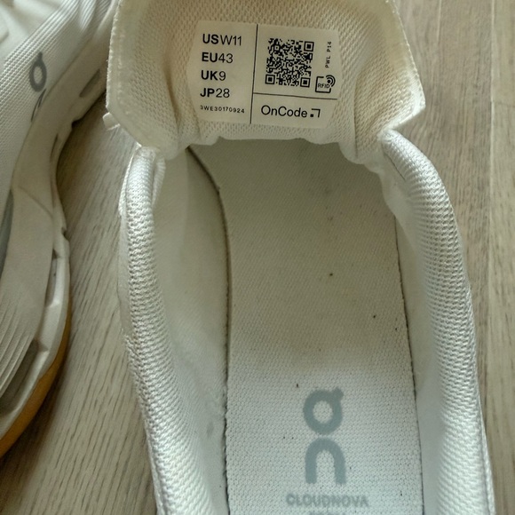 On Cloud Women's Cloudnova Form 2. Size 11 US. White | Ivory. - Picture 4 of 6
